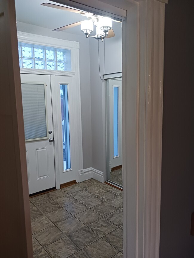 1er dormitorio 8'7" x 8' - 2342 Arkansas Ave