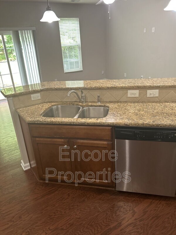 Foto del edificio - 1200 Grace Point Rd