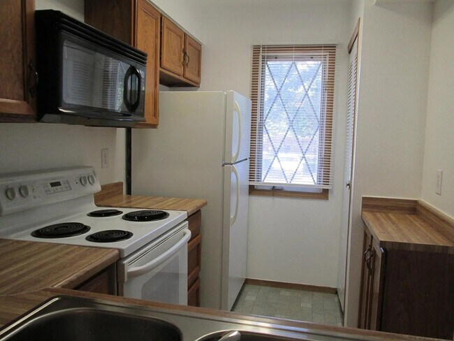 Building Photo - 2744 E Nichols Cir