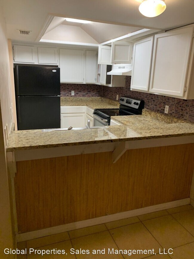 Building Photo - 2 br, 1.5 bath House - 1062 Jack Calhoun D...