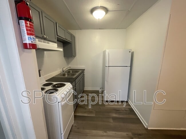 Building Photo - 152 Lincoln St