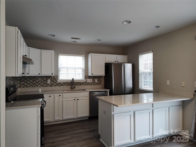 Building Photo - 7383 Sun Dance Dr