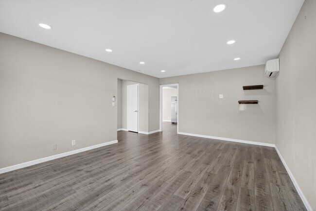 Foto del edificio - 42645 Newport Dr