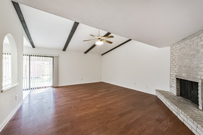 Foto del edificio - 5402 Dunnethead Dr