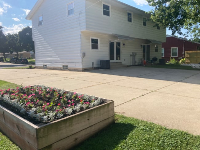 Building Photo - 3202 S 80th St