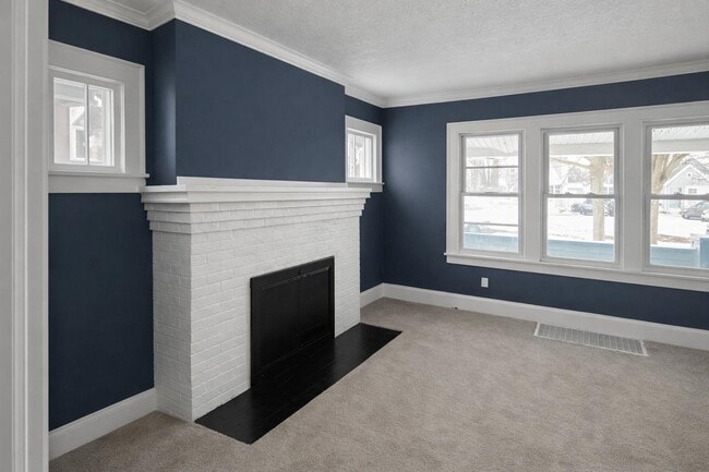 Building Photo - 260 Spruce St