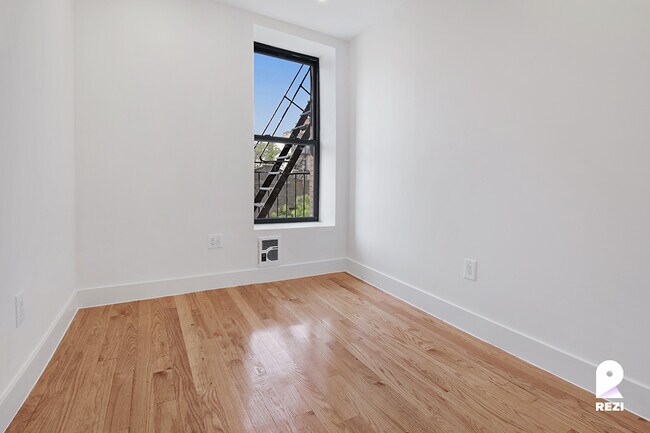 Building Photo - 179 E 105th St