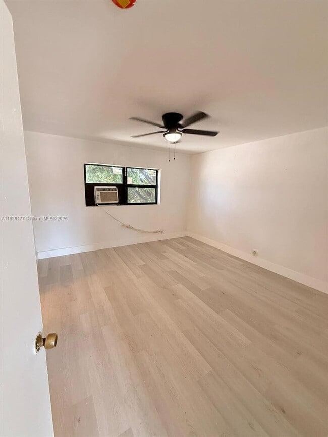Building Photo - 3020 NW 21st Ave