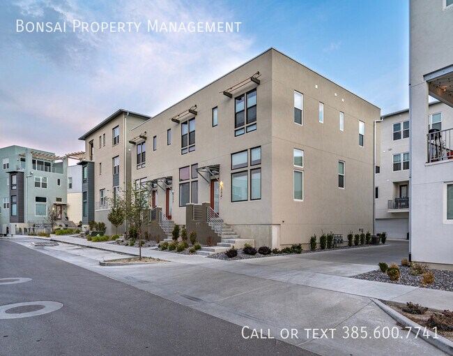 Building Photo - 4566 Scissor Wy