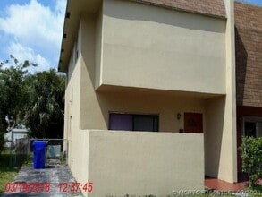 Building Photo - 610 SW 80th Terrace
