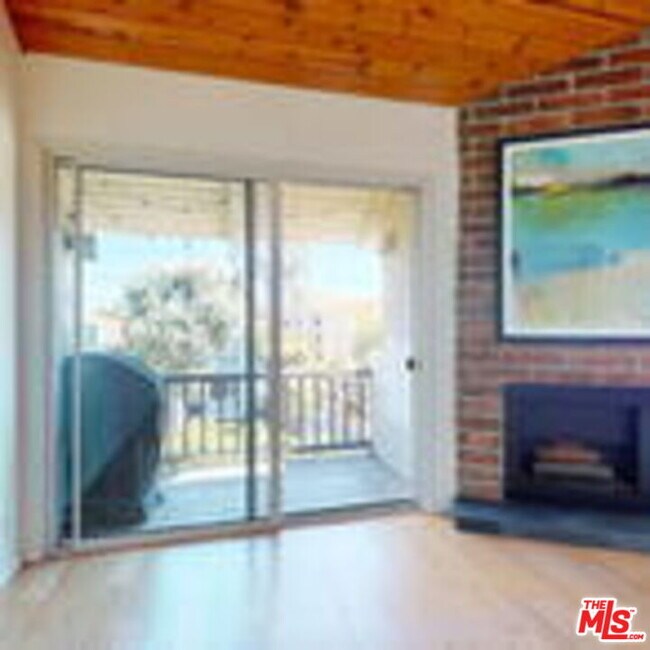 Foto del edificio - 8740 Tuscany Ave