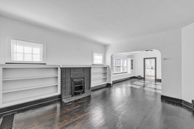 Foto del edificio - 3058 E 116th St