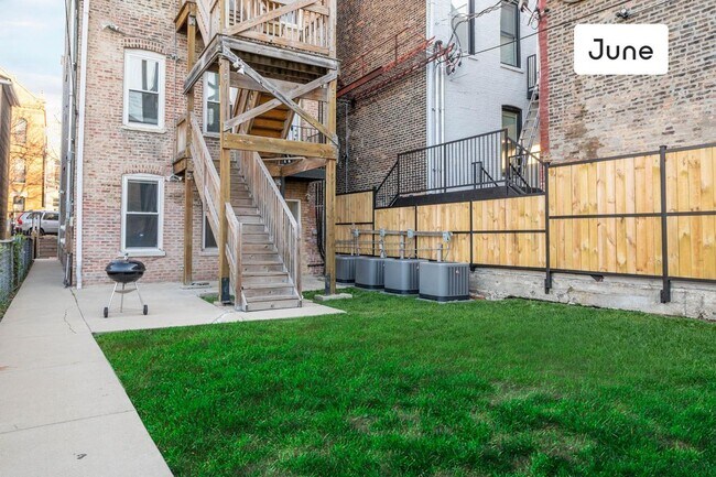 Building Photo - 1321 West Cullerton Street