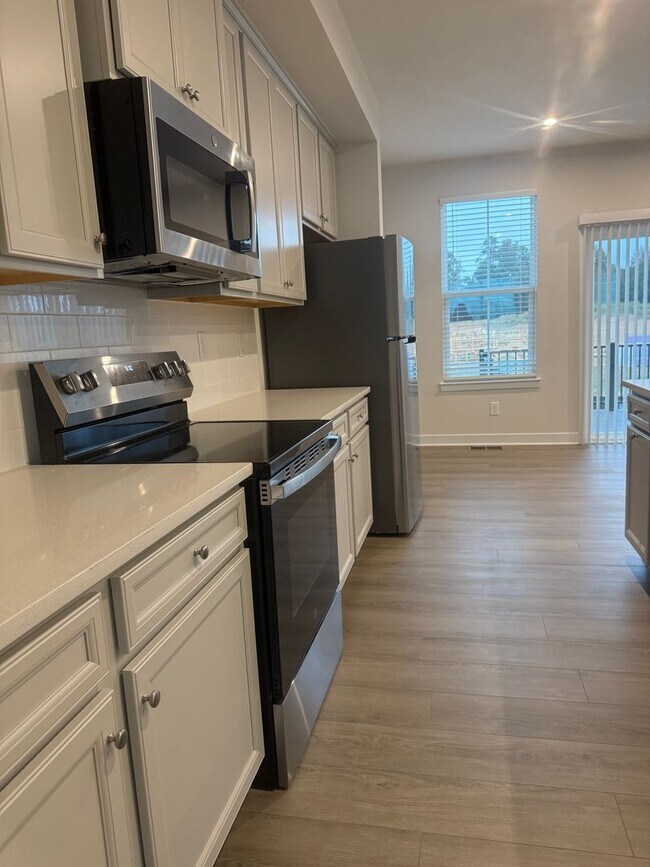 Foto del edificio - Brand New 3BR 2.5BA Townhome w/ 2-Car Garage • Modern Kitchen • Private Deck in Indian Trail!