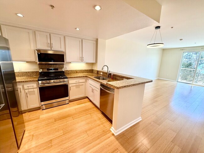 Foto del edificio - 301 Crescent Ct