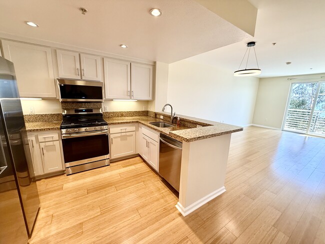 Building Photo - 301 Crescent Ct