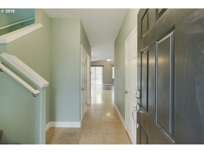 Building Photo - Charming Sherwood End Unit Available NOW S...