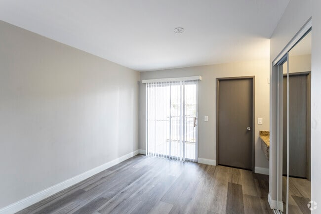 1 BR, 1 BA - 396 SF - The Presidio Apartments