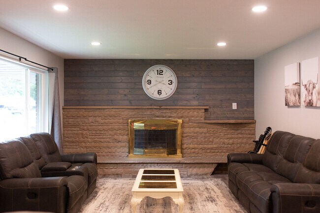 Building Photo - 12 S 700 E