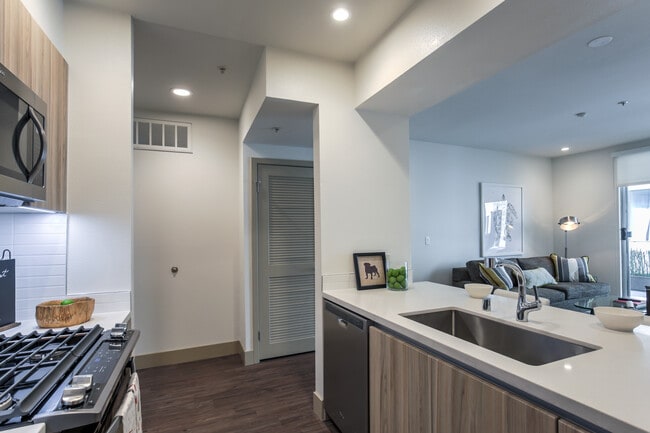 Building Photo - Living at Santa Monica