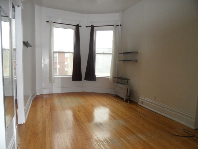 Building Photo - 1467 W Cuyler Ave