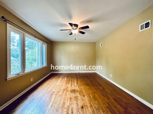 Building Photo - Adorable Ranch Style Home in Overland Park...