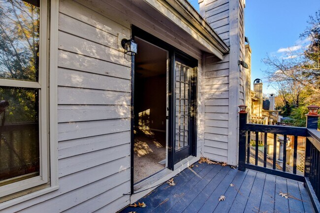 Foto del edificio - 740 S Lake Cir