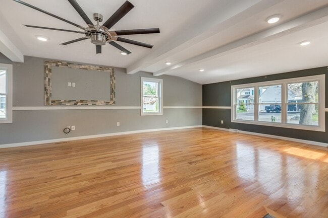 Foto del edificio - 8 Pluff Ave