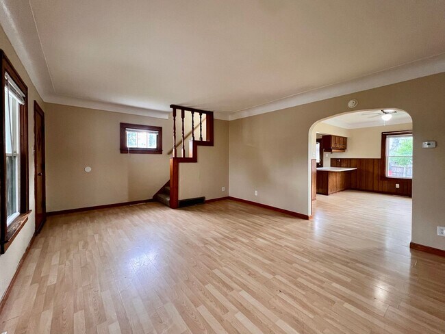 Building Photo - 3 Bedroom House - East Toledo