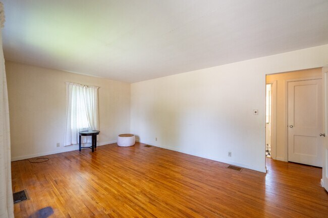 Building Photo - 9 Bolleana Pl