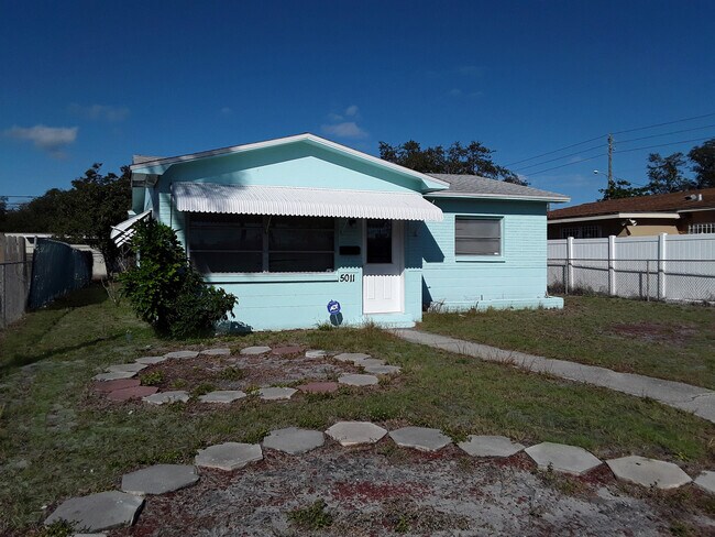 Building Photo - Three Bedroom One Bathroom House near Gulfport area.
