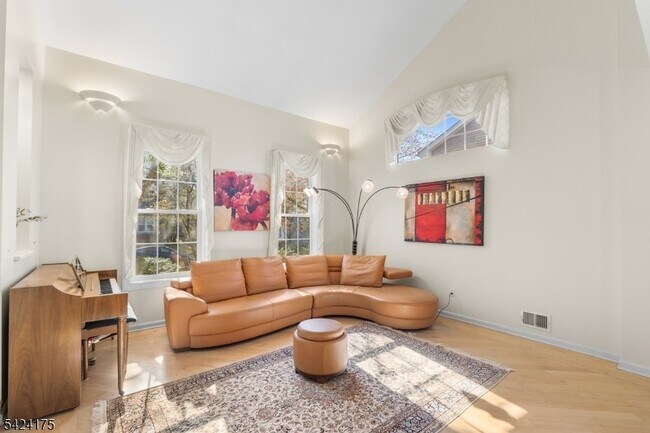 Foto del edificio - 70 Hartley Ln