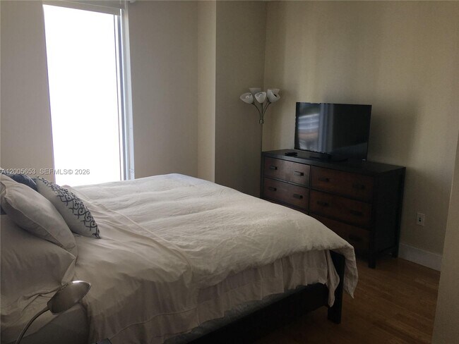 Foto del edificio - 185 SW 7th St
