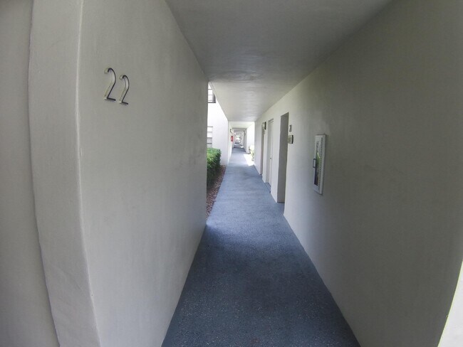 Foto del edificio - 22 Capri Dr