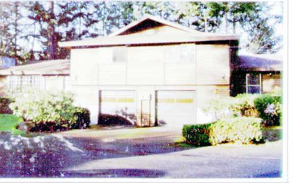 Building Photo - Creekwood Villa