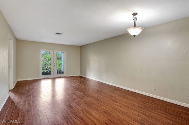 Foto del edificio - 722 111th Ave N