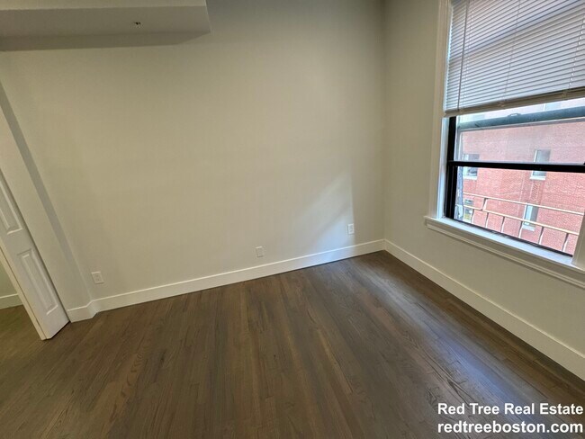 Foto del edificio - 270 Newbury St
