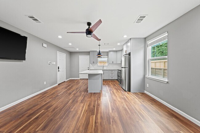 Foto del edificio - 25804 Maplewood Dr