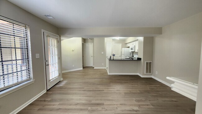 Building Photo - Remodel 2 BR