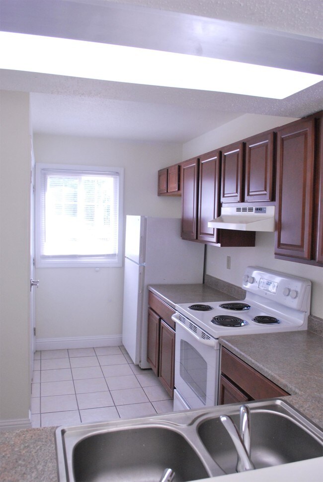 Building Photo - 618 E Campus Dr