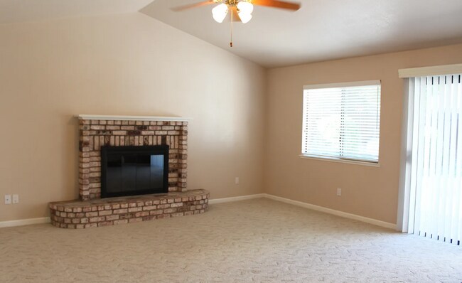 Foto del edificio - Charming Woodland Home for Rent