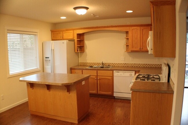 Building Photo - BEAUTIFUL THREE BEDROOM HOME IN VANCOUVER