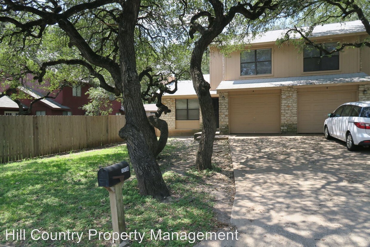 Foto principal - 12610 Tree Line Dr