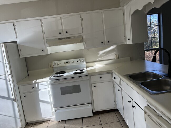 Foto del edificio - 2644 WMS Grant Reynolds Rd