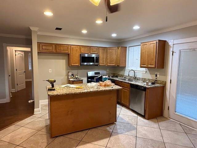 Building Photo - 2013 N Woodlawn Ave