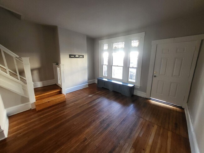 Building Photo - Your Family's New Home - 3bd/1ba in West P...