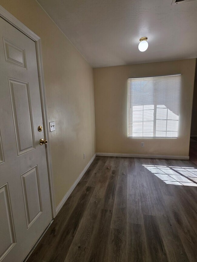 Foto del edificio - 722 Spring Meadow Ct