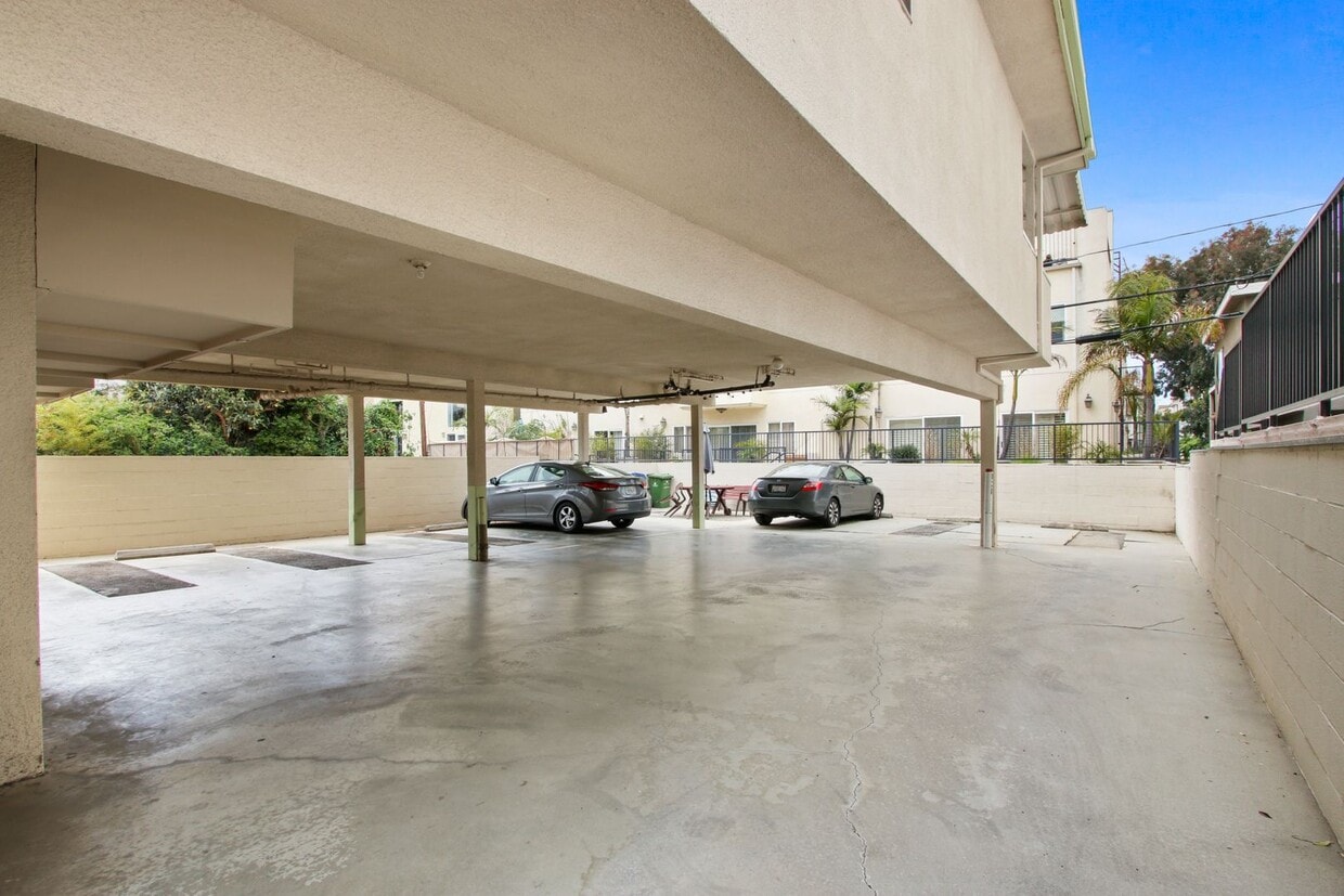 Foto del edificio - 1723 S Barrington Ave