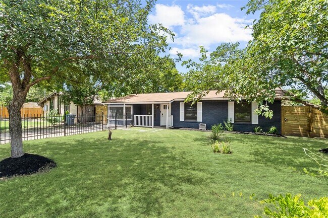 Foto del edificio - 106 E Lola Dr