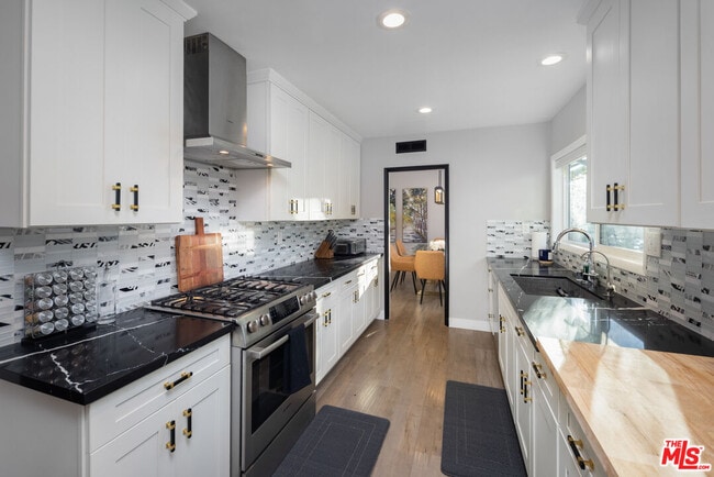 Building Photo - 9476 Hidden Valley Pl